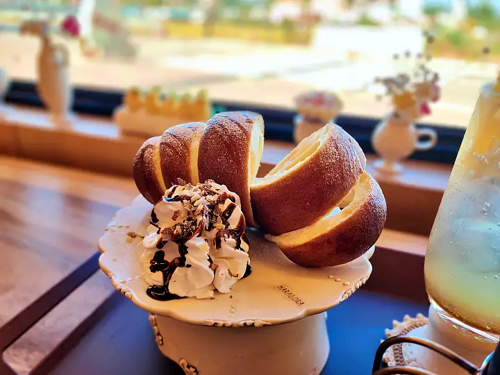 굴뚝빵 체코 전통 디저트 도자기 카페 인천 신시모도 맛집