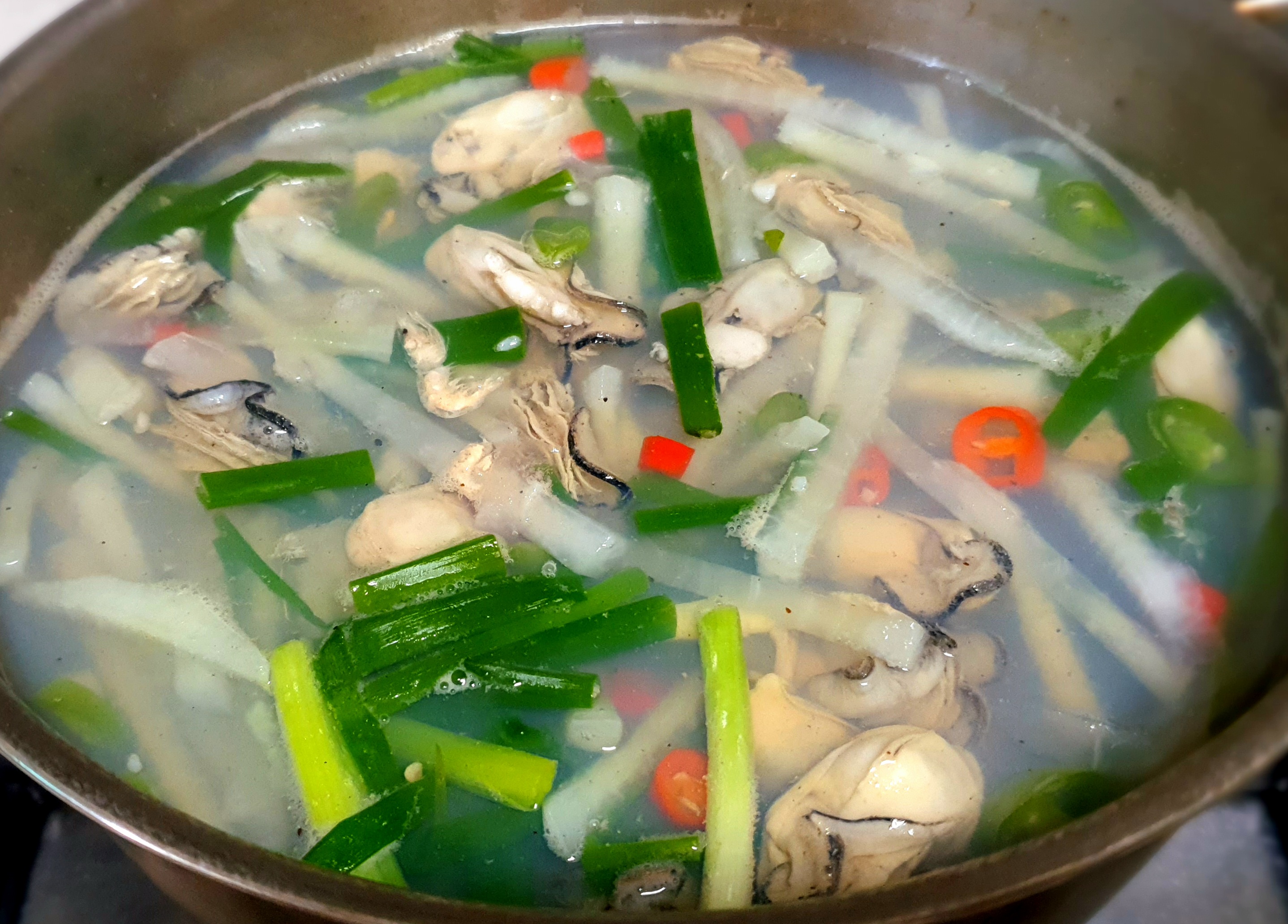 맛있는-굴국이-완성되었어요.