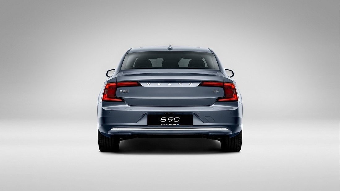 출처 다음자동차 볼보S90 후미 사진 2021년식!