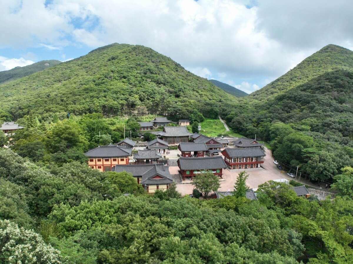 여수 흥국사 : 나라가 잘되길 기원하는 염원을 담은 호국 불교의 성지 고려후기 승려 보조국사 지눌이 창건한 사찰