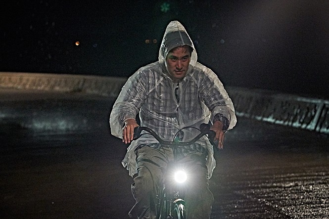 비를_뚫고_사우나로_향하는_중만