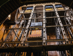 추락하는 엘리베이터