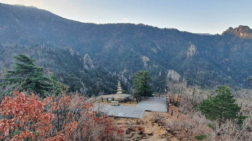 인제 봉정암 : 살아 생전에 꼭 한번 참배 해야할 불뇌사리보탑 가장 높고 가장 깊은 기도의 자리 하늘 아래 첫 사찰
