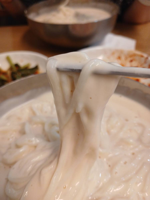 서민준 밀밭 콩국수 한젓가락