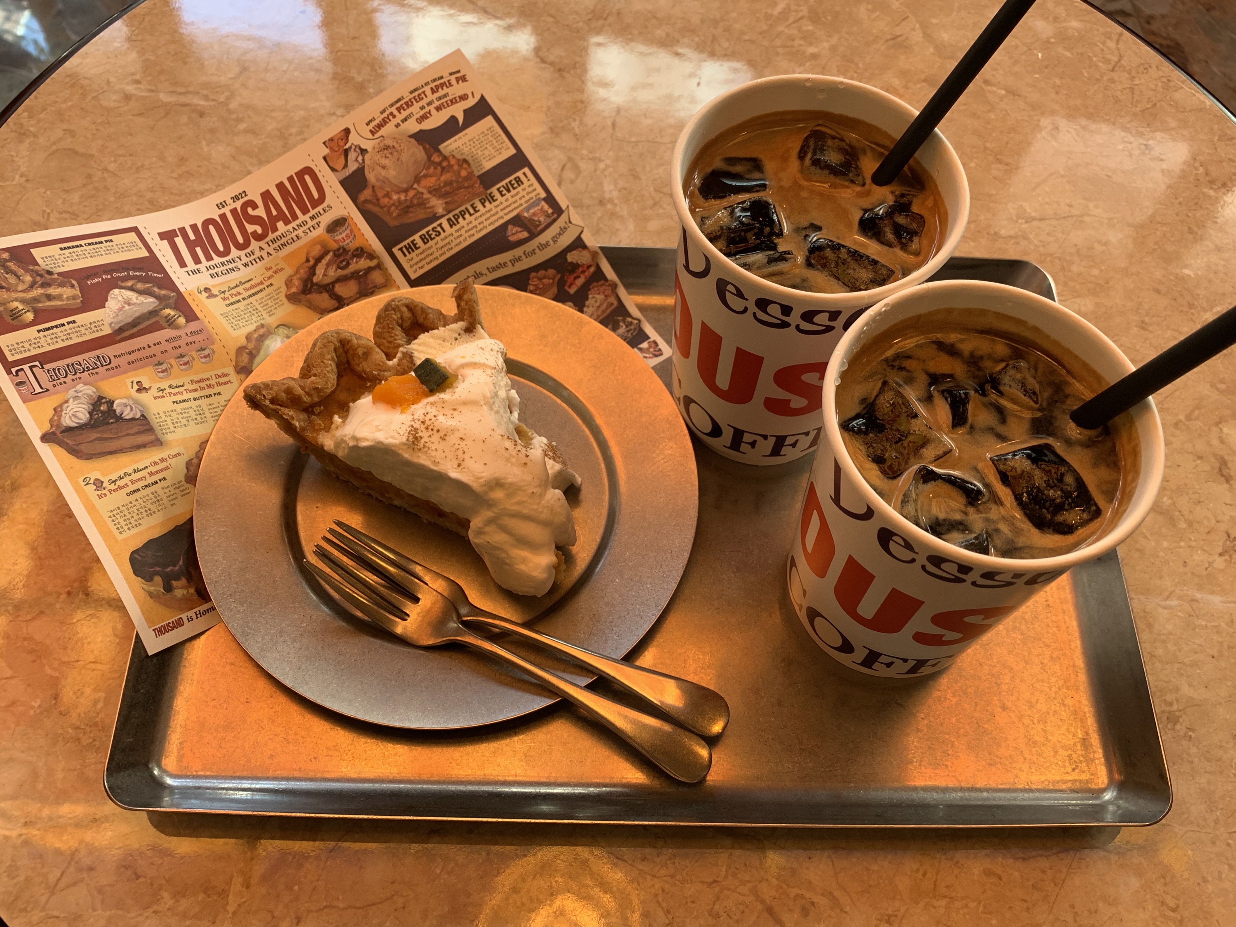 따우전드 성수의 호박파이와 아메리카노 이미지