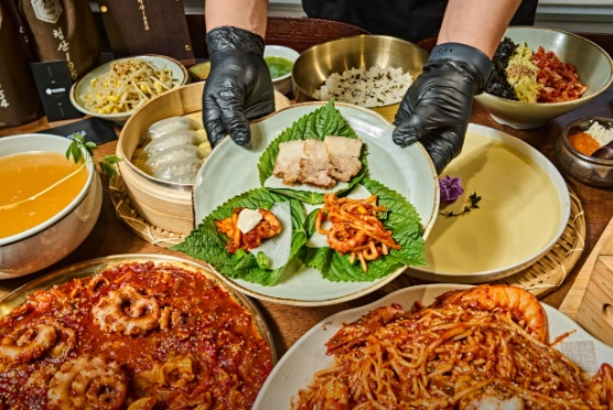 생생정보 고수의 부엌 부산 광안리 낙지볶음과 편백보쌈 맛집 부산 청산 1954 광안리 본점