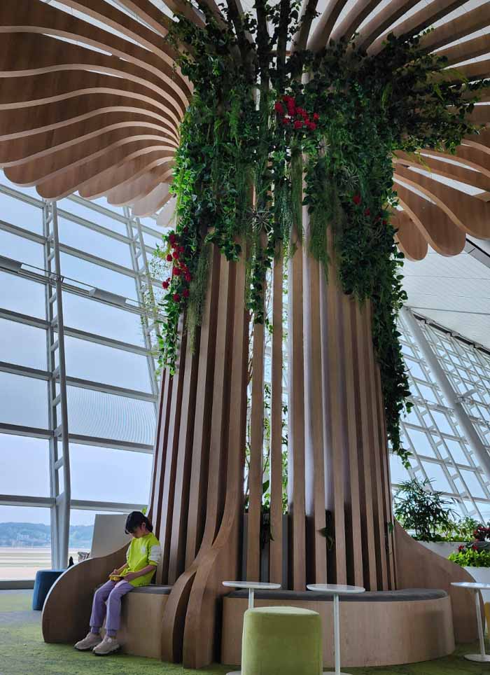 2023년 5월 2일 인천공항 제1터미널 출국심사 완료 후 대기중