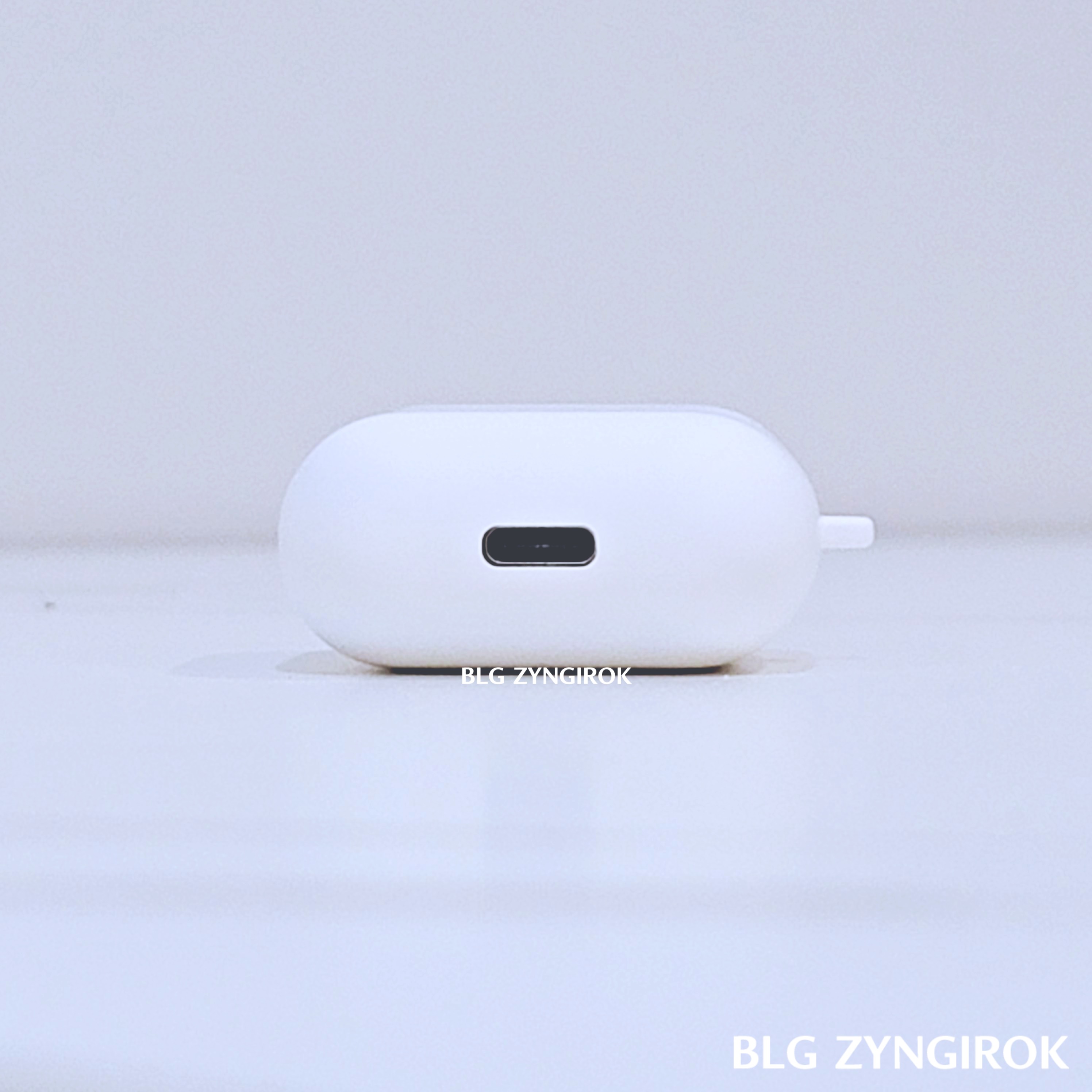 다이소 무선 블루투스 이어폰 충전단자 모습이다.