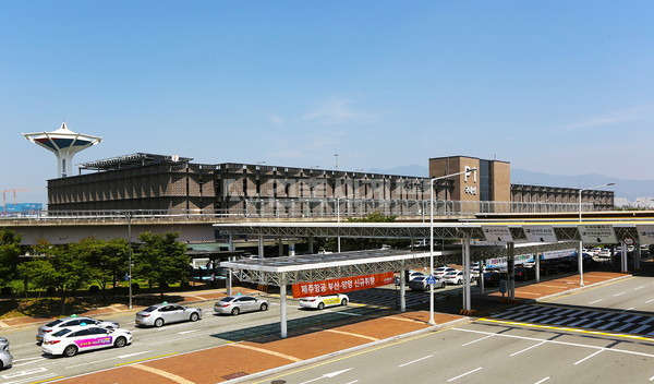 김해공항 주차장