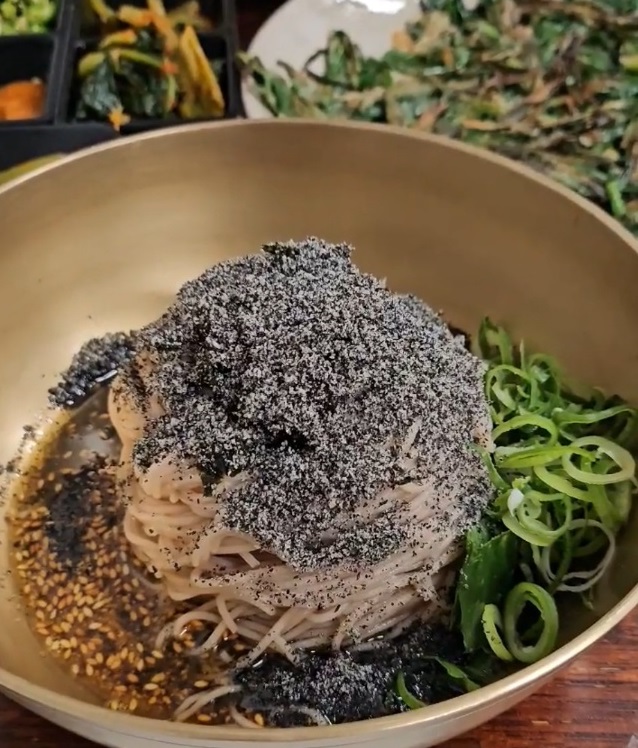 흑임자들기름막국수-백반기행-충주