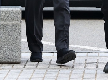 이재용스케쳐스신발