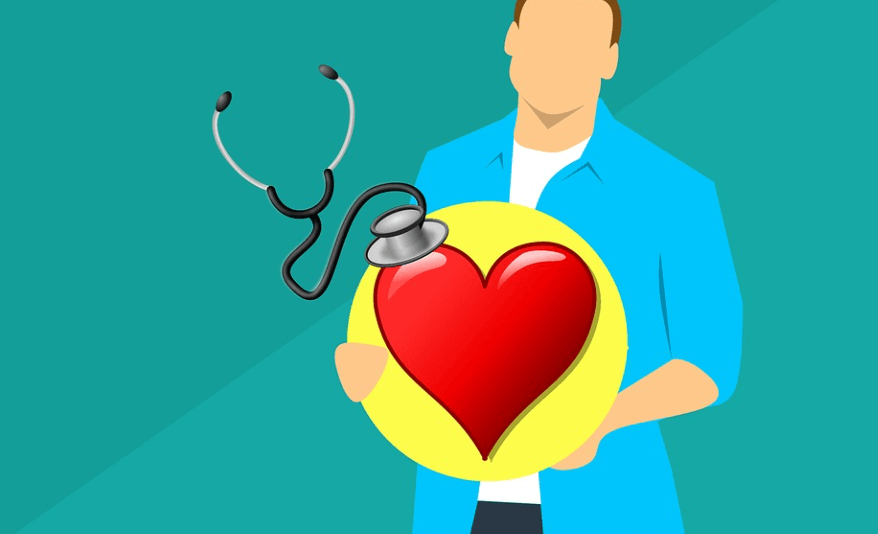 혈압이 높을 때 증상으로 청진기를 심장에 되고 있다