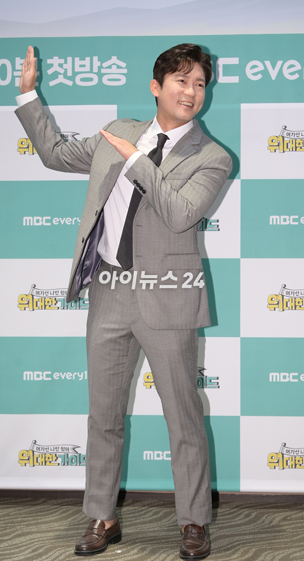 김대호 MBC 아나운서가 16일 오후 서울 마포구 상암동 스탠포드호텔에서 열린 MBC에브리원 신규 예능 '위대한 가이드' 제작발표회에 참석하고 있다. [사진=정소희 기자]