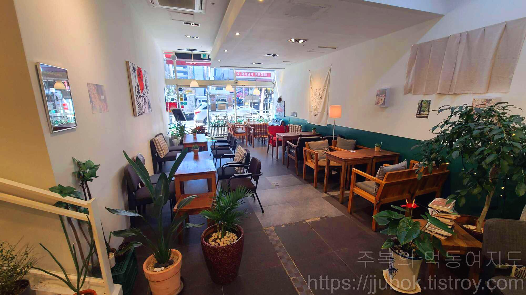 리틀-포레스트-내부