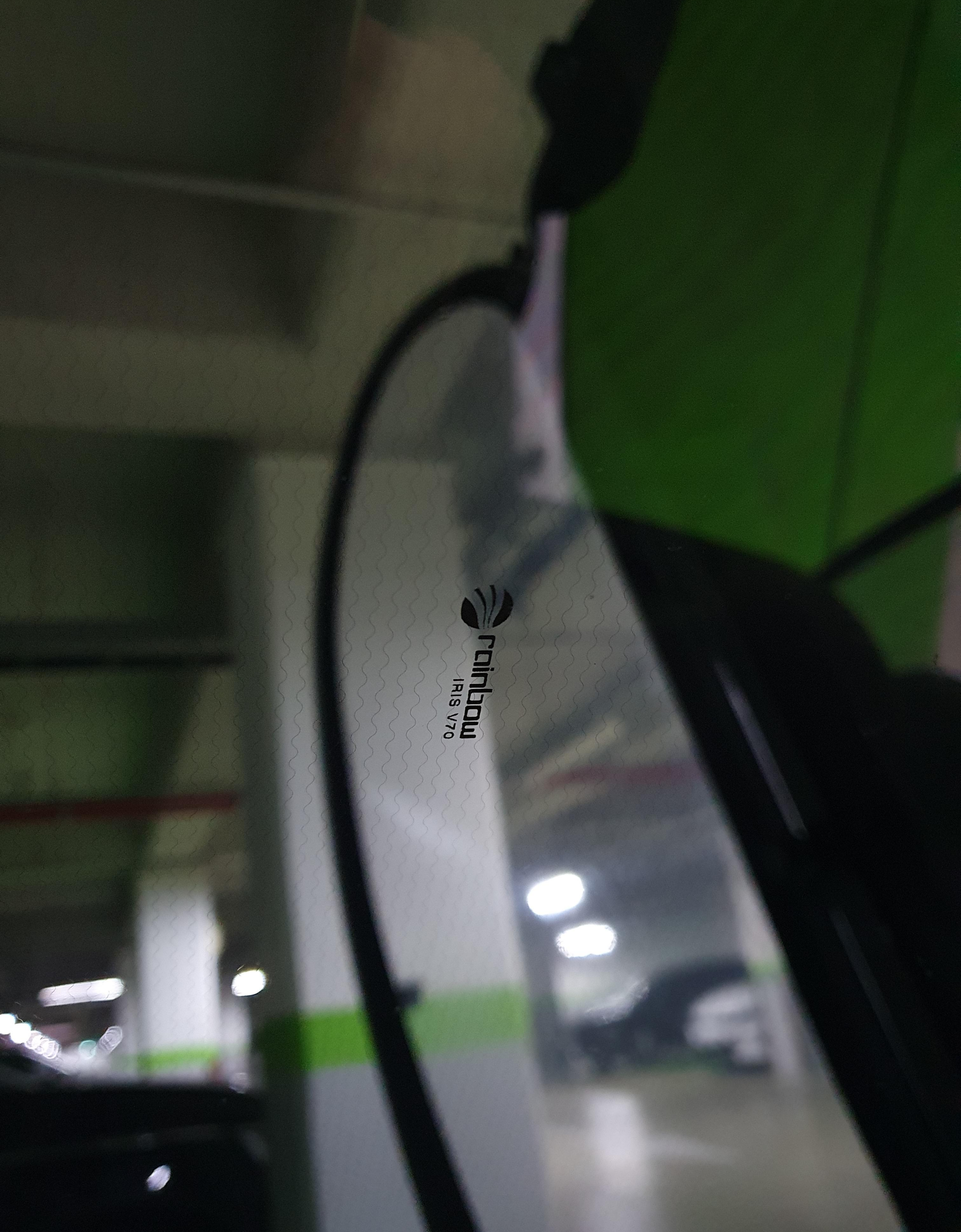 트위지 앞창문에 바른 틴팅 레인보우IRIS V70