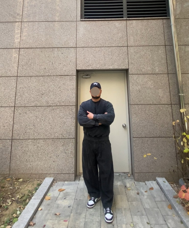 데일리룩('25. 11. 13.)뉴에라 NY 빈티지볼캡, 소버먼트 스톤워싱 빈티지 맨투맨, 무신사스탠다드 데님와이드 벌룬팬츠, 나이키 nike 덩크 로우 돌고래 DD1391-100