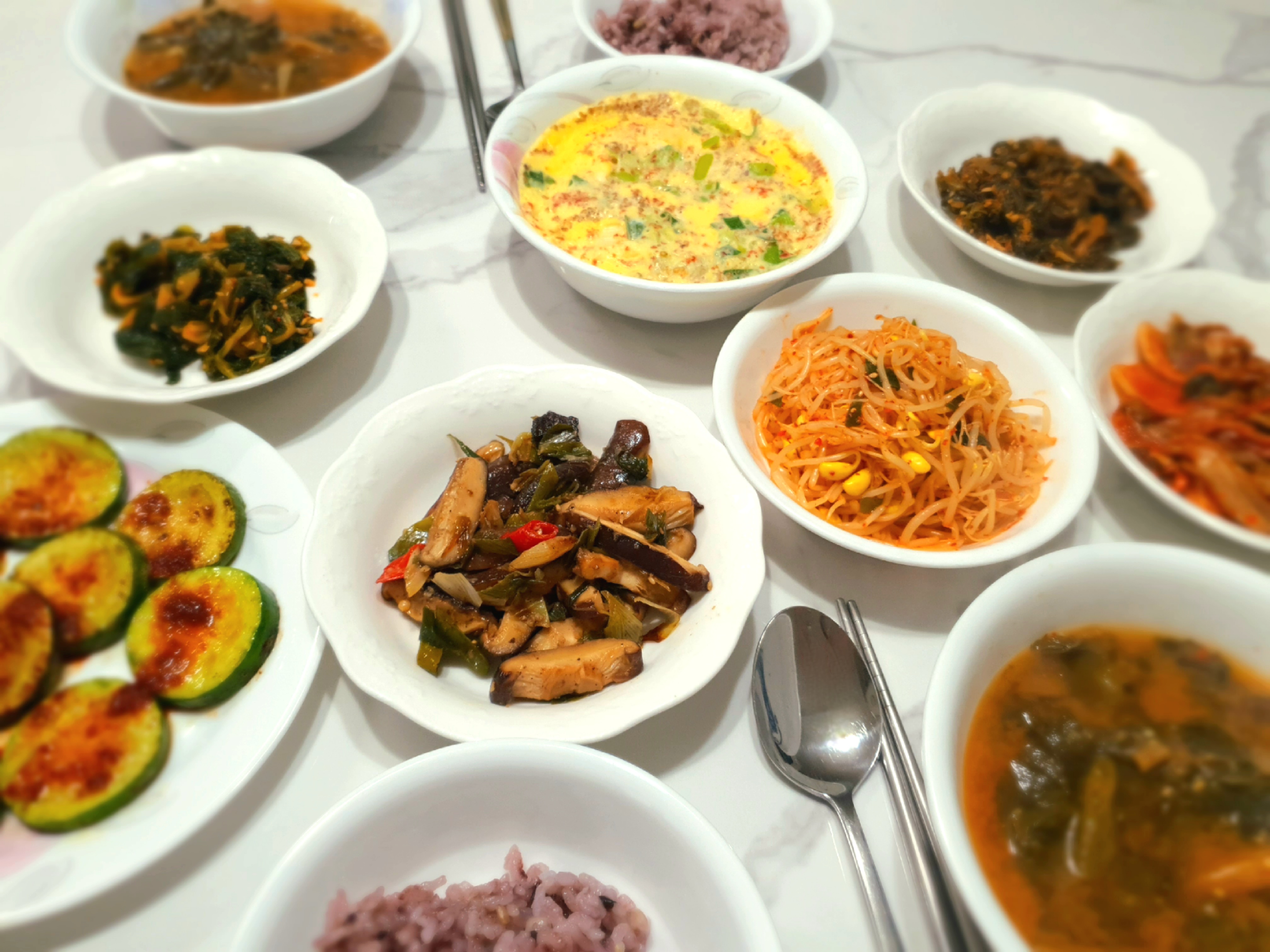 풍성한-식탁이-되었어요.