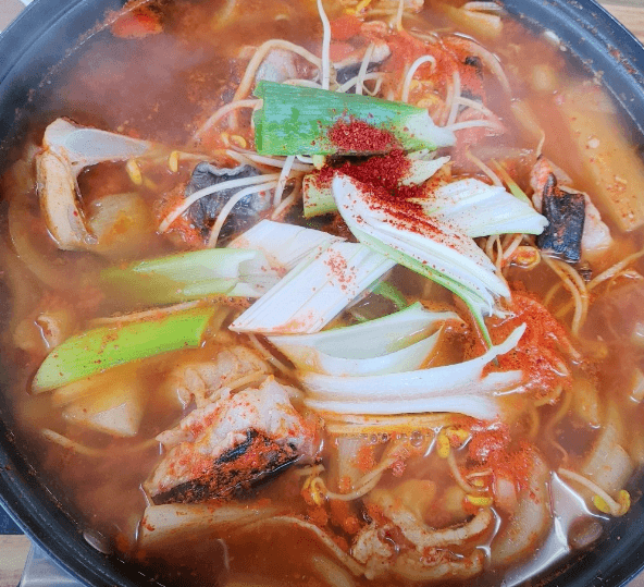 [6시 내고향] 인천 옹진 대청도 홍어 맛집 솔밭나루터펜션식당&amp;#44; 꽃게탕 맛집 해산물 택배 돼지가든