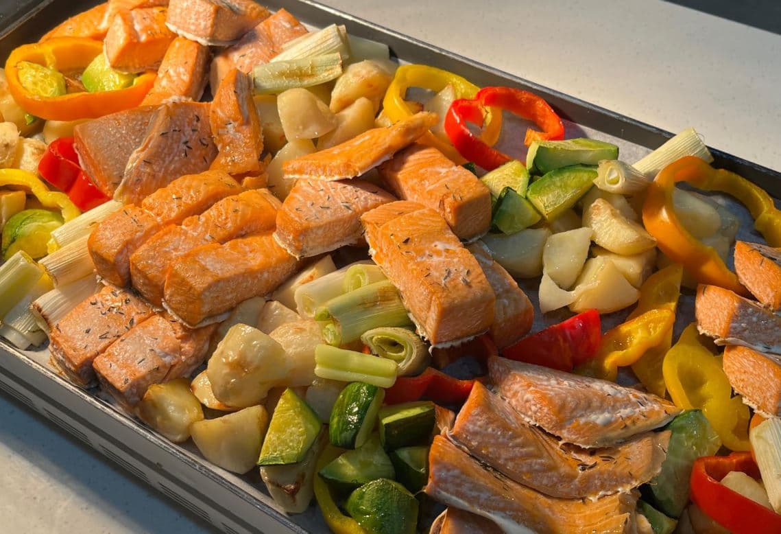 견쇄관절 재활 식단 - 연어구이 오메가3