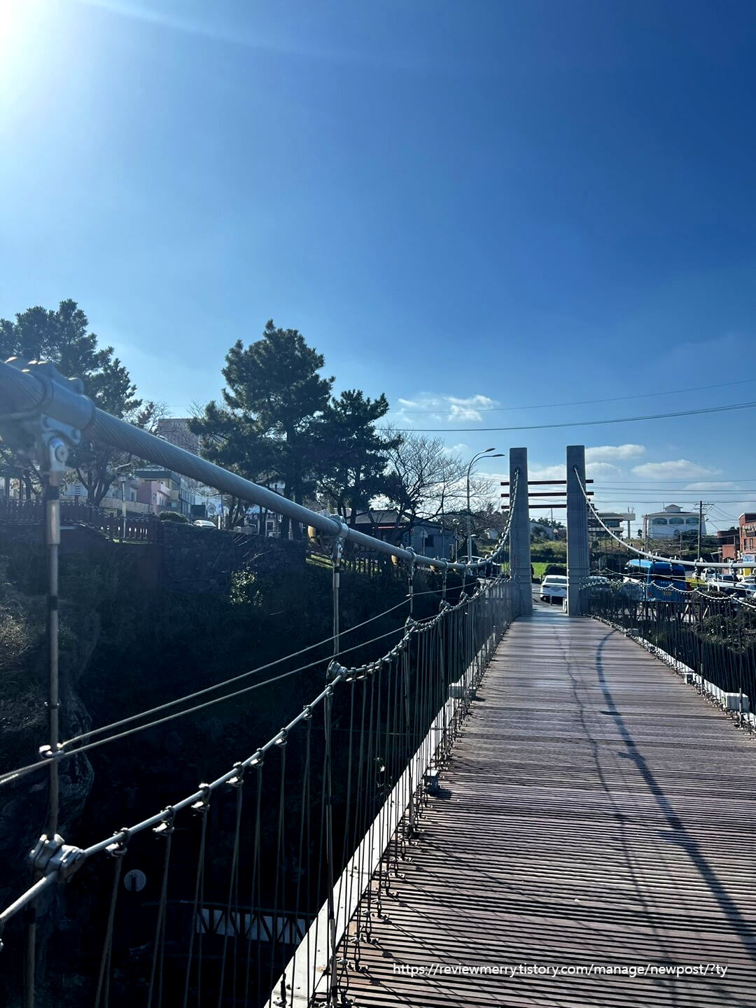 다리 위 사진