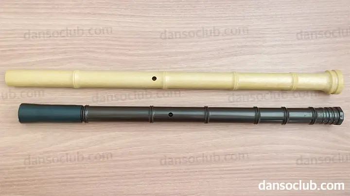 전통단소와 개량단소의 후면 비교 사진