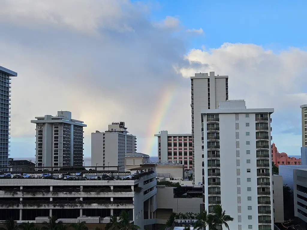 창문밖 무지개사진