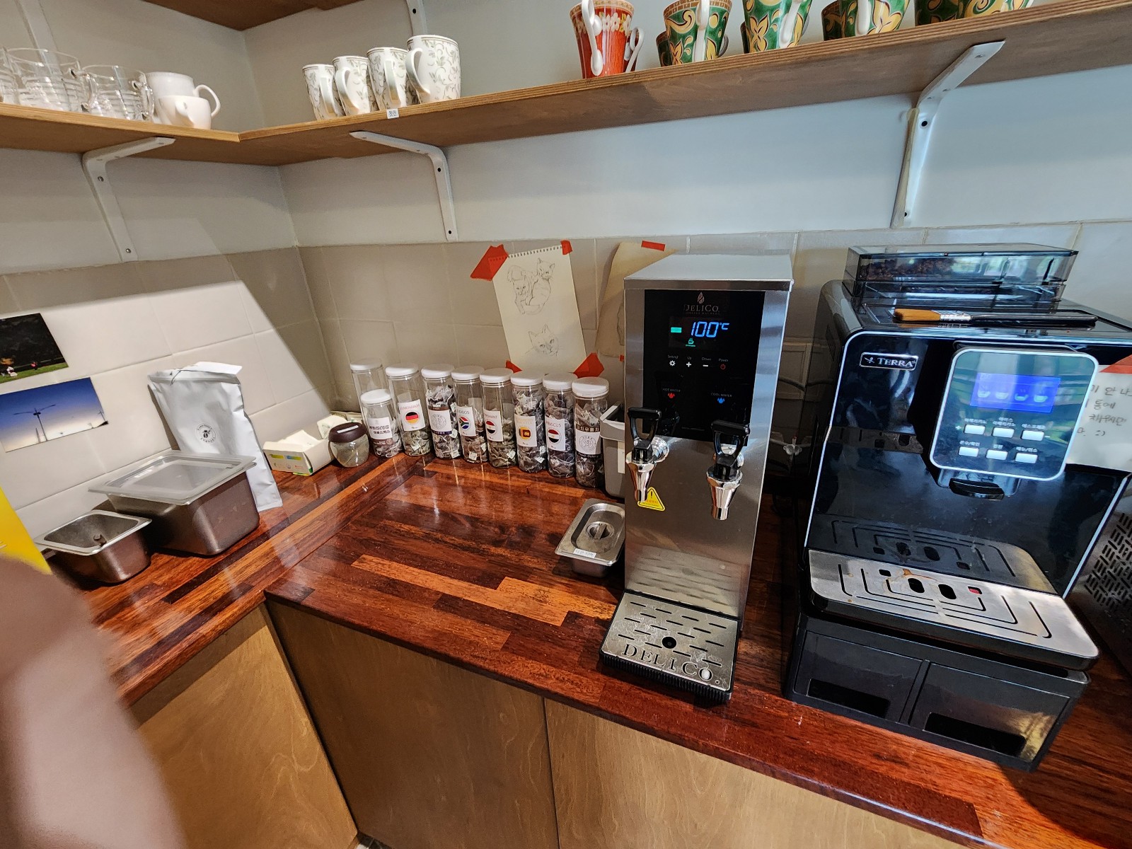 각종 차와 커피