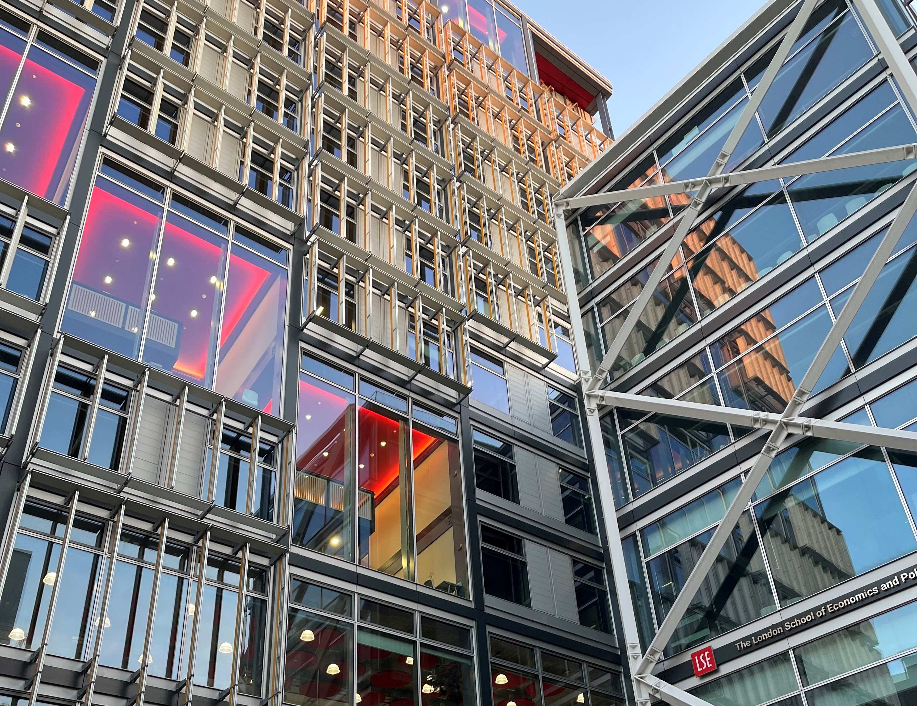 런던 정경대 도서관 사진