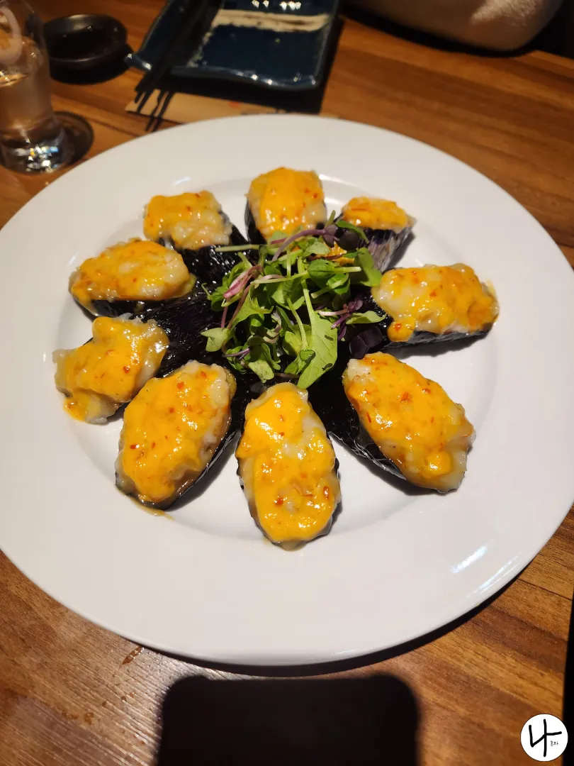 접시-위-가지-새우-덴카쿠