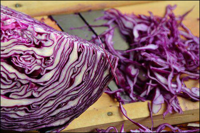 적양배추를 채로 썬 모습