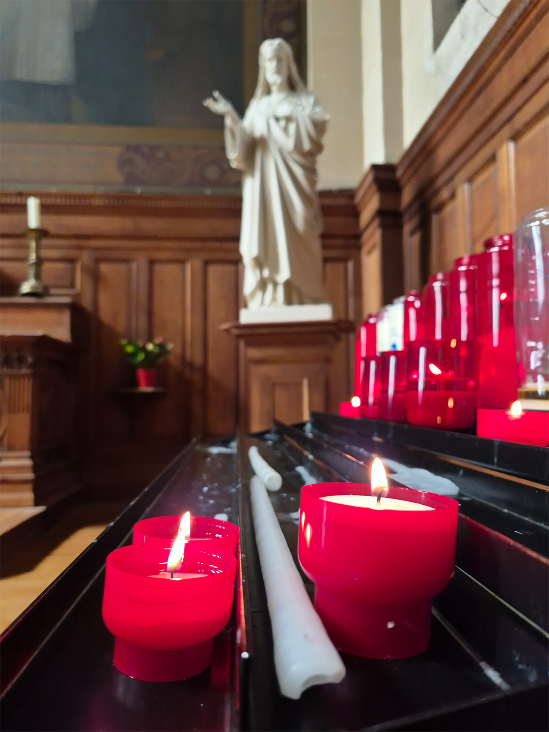 성 프란치스코 하비에르 성당(&Eacute;glise Saint-Fran&ccedil;ois-Xavier de Paris)의 예수상과 초
