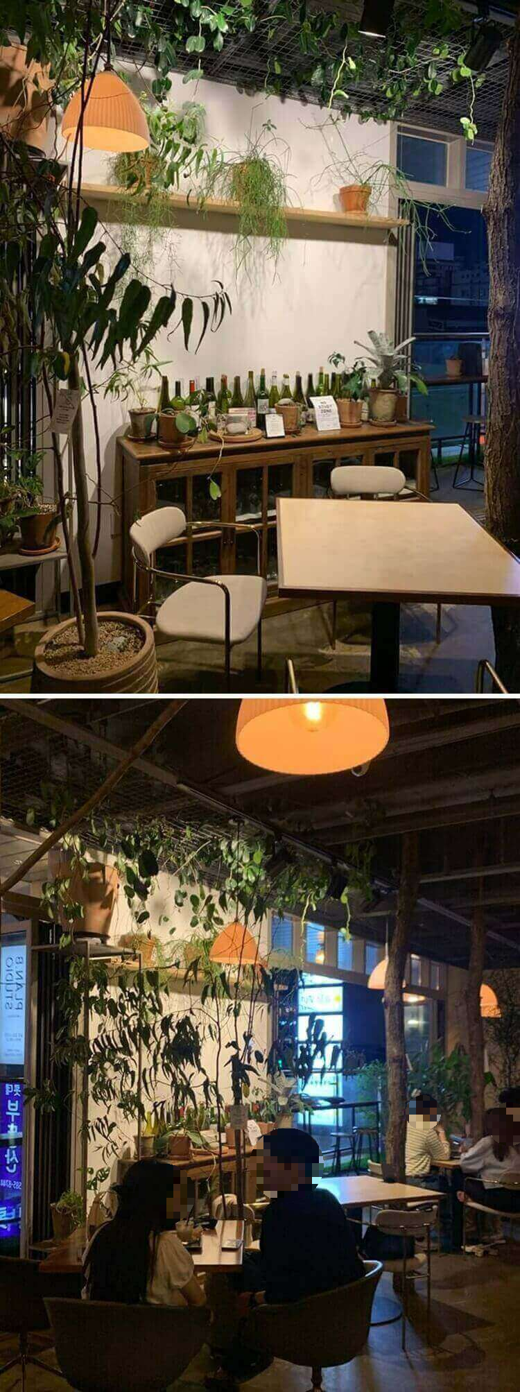 생화와 소품으로 꾸며져있는 2층 벽과 곳곳 들