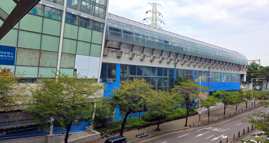 양산역 외부 (右)