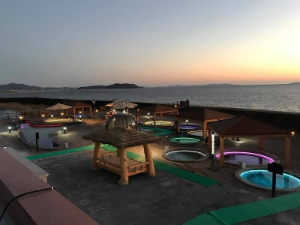 석모도 미네랄 온천 노천탕 야경