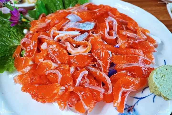 청정 자연 용천수로 키워낸 송어 이 맛에 살지 송어회 송어튀김 매운탕 문경 맛집 추천