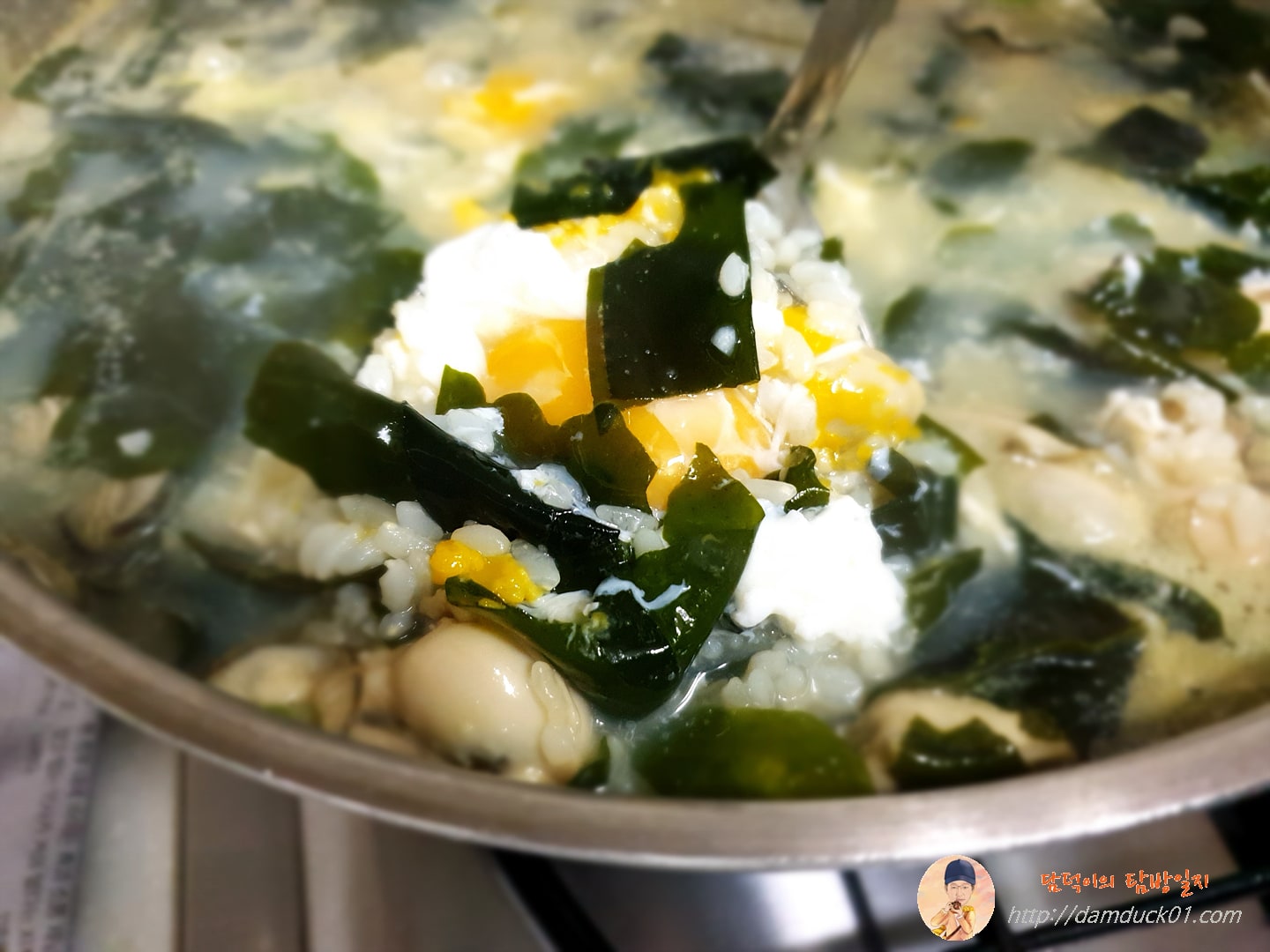 처음이지만 제법 잘 만들어진 굴국밥