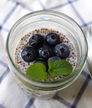 요구르트와 치아씨드: 장 건강을 위한 영양 만점 아침 식사