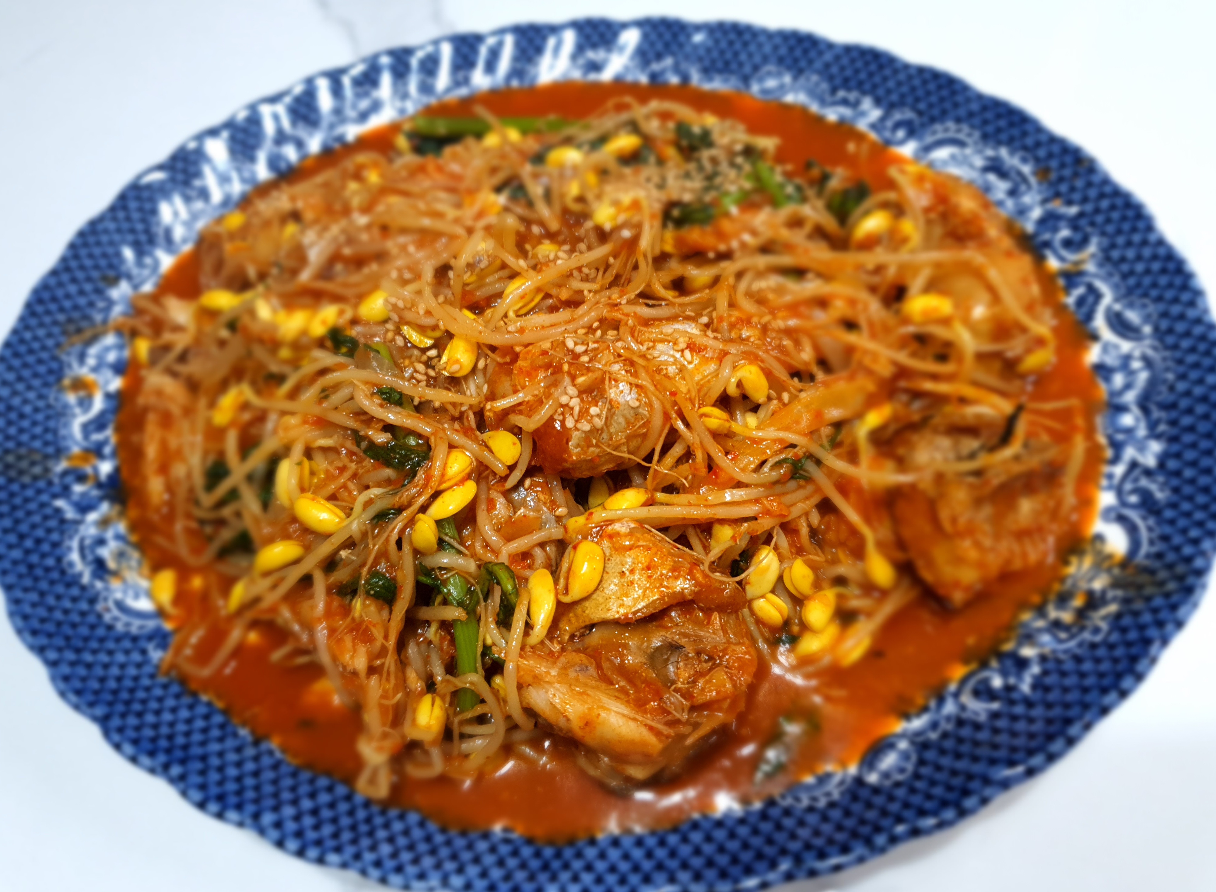 접시에-담아-맛있게 먹습니다.