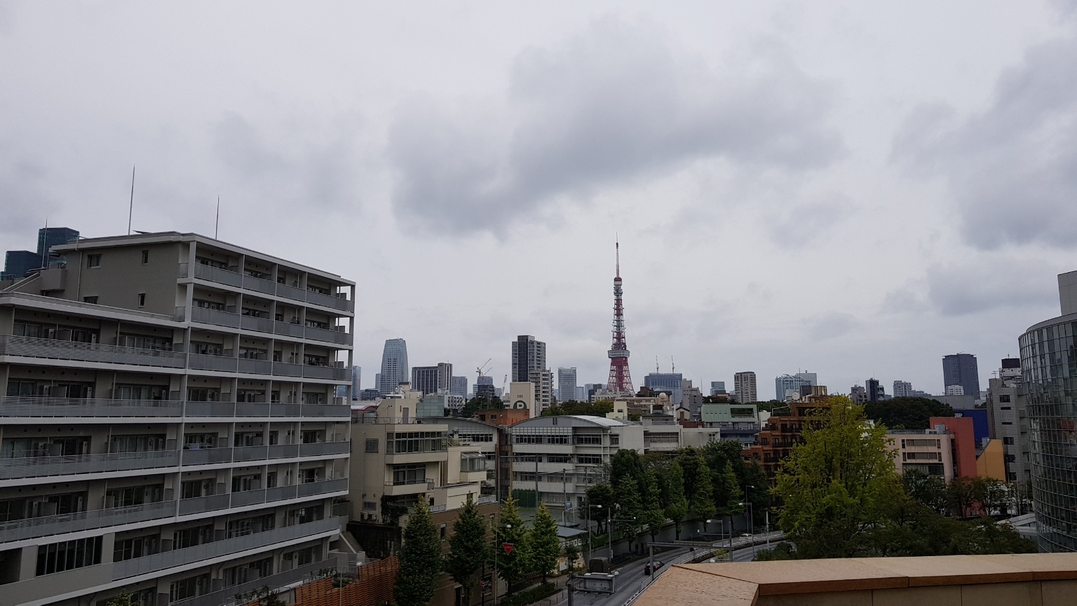 멀리 서 본 도쿄 테레비 타워