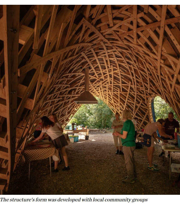 인비저블 스튜디오의 '손으로 만든' 목재 쉼터' VIDEO: Invisible Studio unveils timber shelter "made with many hands" at Westonbirt arboretum