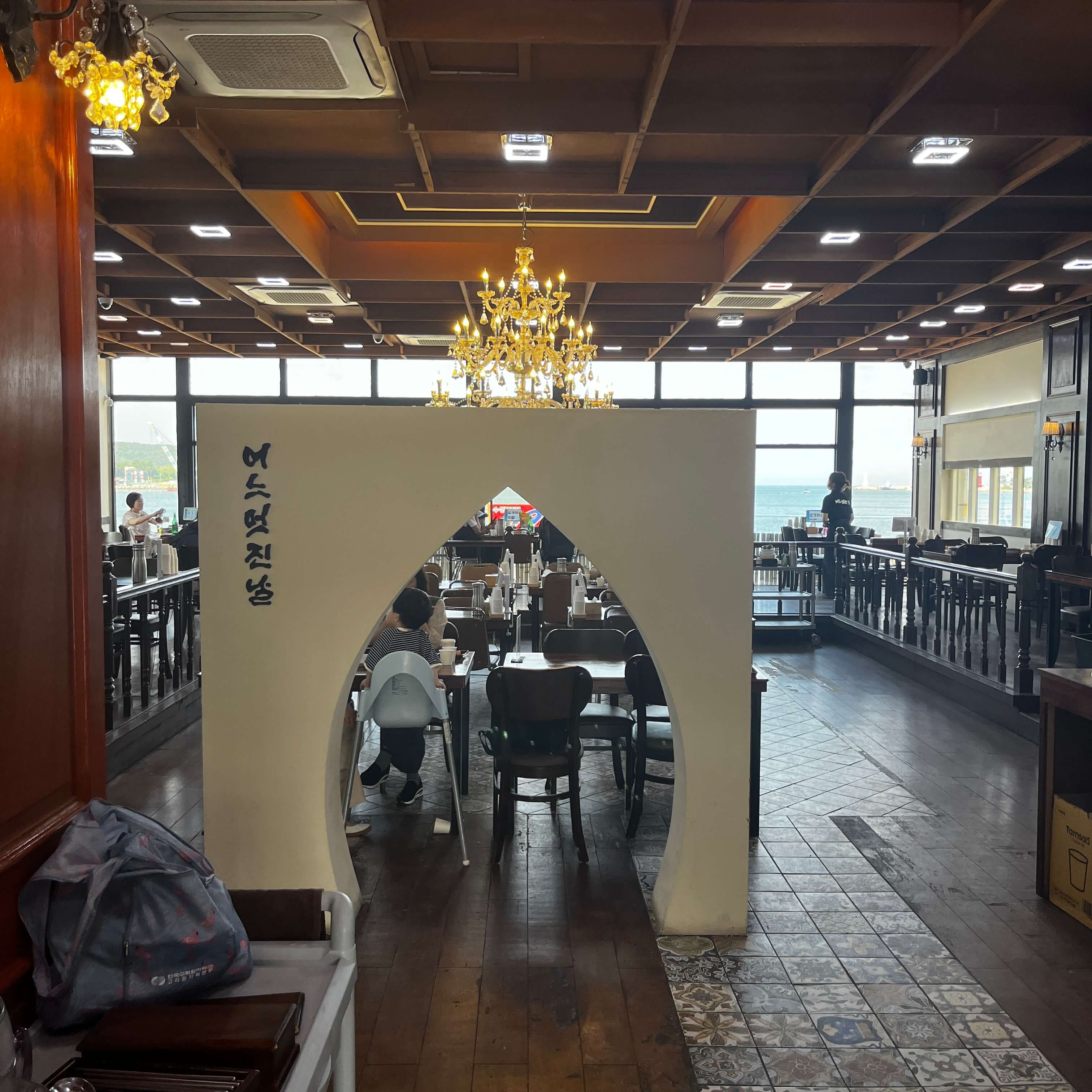 어느 멋진날 내부 사진