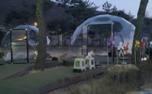 투명 돔 캠핑장