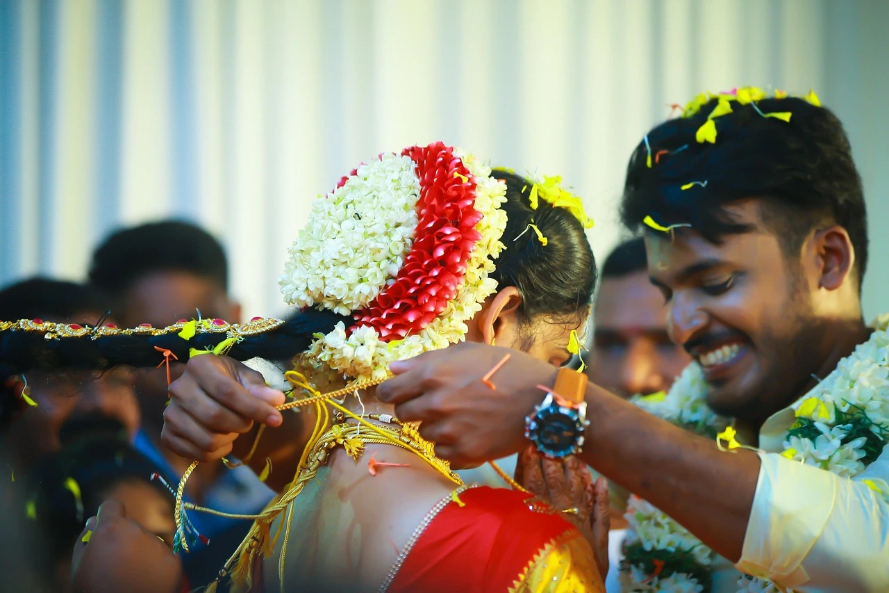 스페인 작은 도시의 성인 축제 풍습