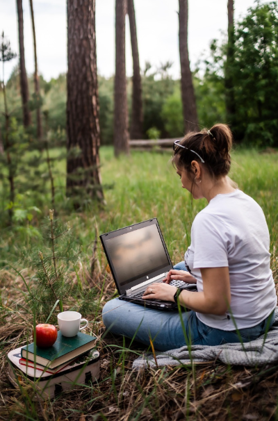 디지털 노마드의 성지, 월든: 소로에게 배우는 '자발적 가난'과 정신적 자유