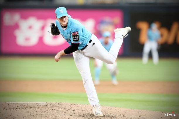 kt wiz 벤자민 구속