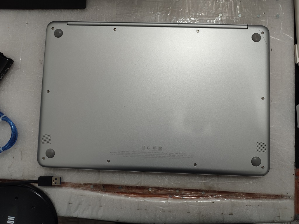 NT900X5N-K58R 뒷면