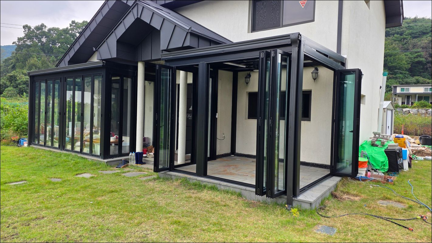 썬룸 시공 후 완료된 모습