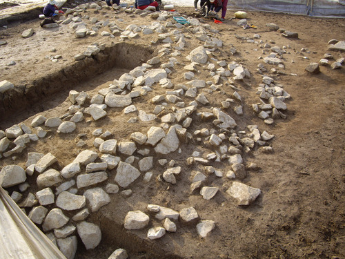 즙석봉토분(葺石封土墳)