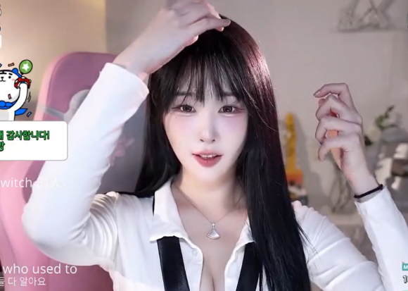 지난 1일자로 인터넷방송 플랫폼 SOOP(구 아프리카TV)에서 방송을 시작한 스트리머 한갱이 첫방송에서 별풍선 수익으로만 1600만원 이상을 거둔 것으로 추정돼 화제다. 사진은 한갱의 SOOP 첫방송 캡처. [사진=SOOP]