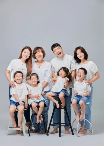 사진관 가족사진 선물 의상 대여 헤어 메이크 가족과 추억 남기는 촬영 준비_5